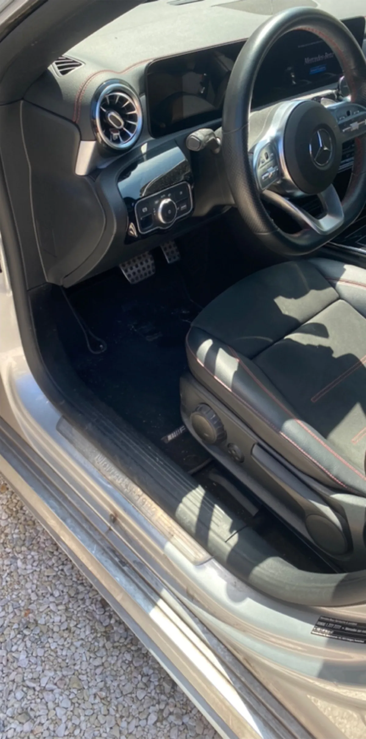 Intérieur Mercedes Classe A avant nettoyage