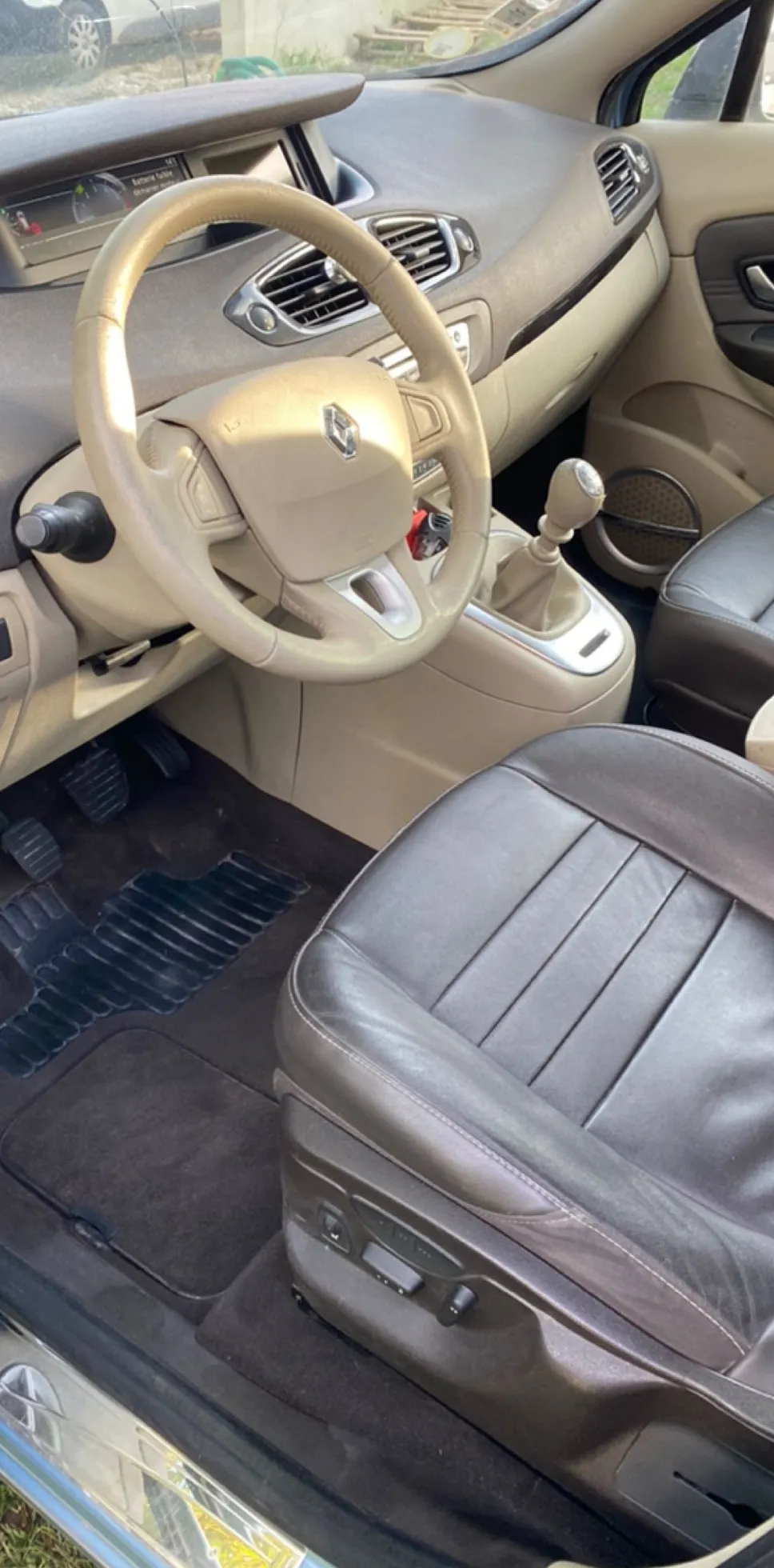 Intérieur Renault Scénic après nettoyage